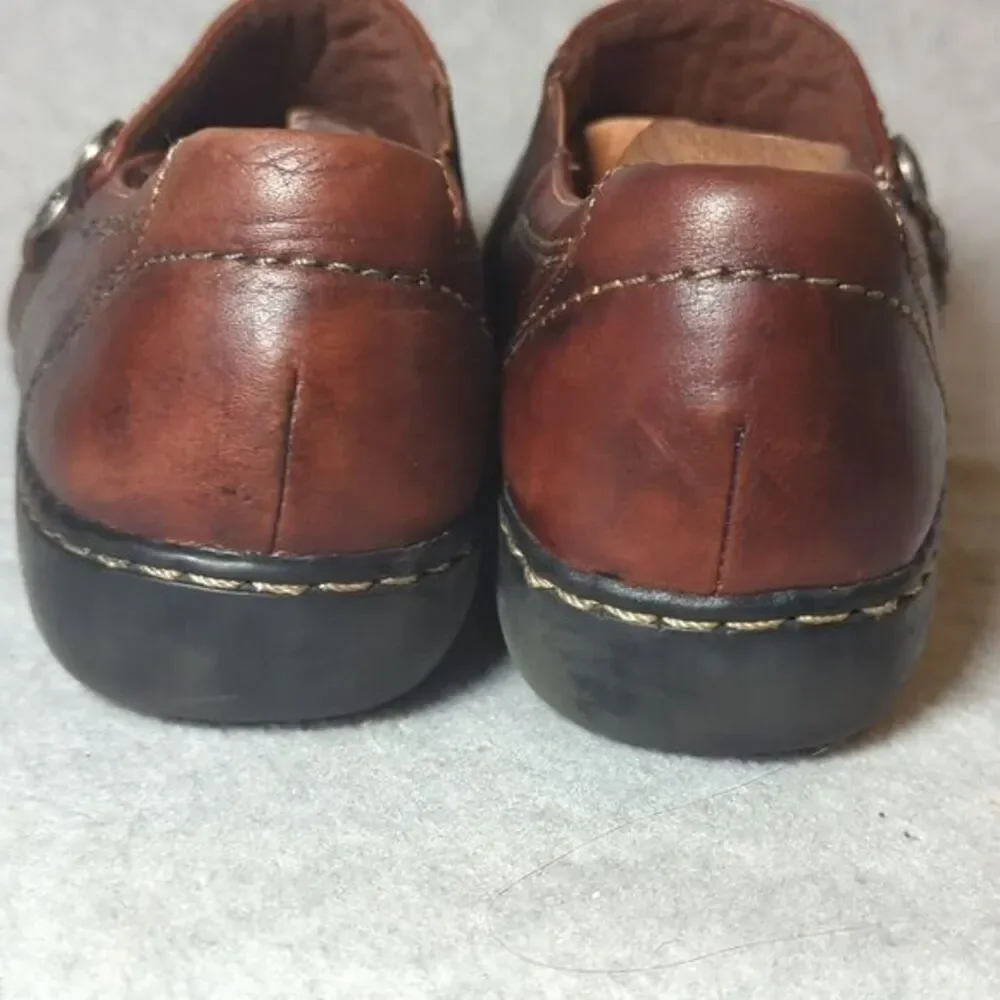 Clarks Bendables Women's‎ Sz 10M Leather W/ Silver Buttons Brown Slip on Shoes